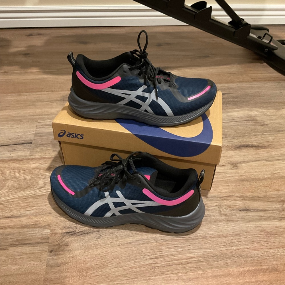 Brand New with Box Women’s ASICS- Gel size 9